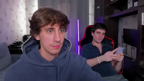 Snapshot of esthetics_boys chatting on March 2025 01:18:01 PM LOUIS online show from March 2025 01:18:01 PM