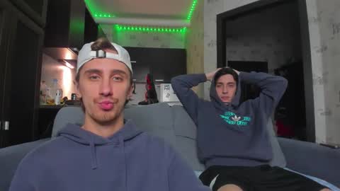 Snapshot of esthetics_boys chatting on September 2025 05:09:01 AM LOUIS online show from September 2025 05:09:01 AM