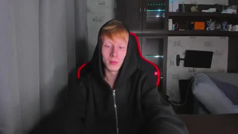 Snapshot of esthetics_boys chatting on October 2025 08:15:01 PM LOUIS online show from October 2025 08:15:01 PM