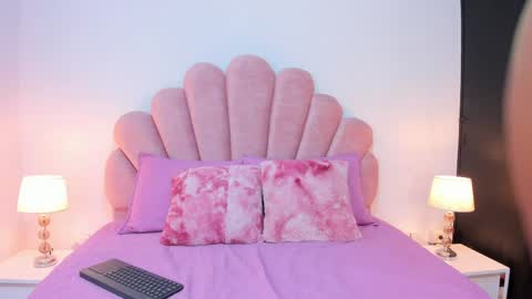 Snapshot of estrella_garcia chatting on April 2026 12:58:02 PM Estrella Garcia online show from April 2026 12:58:02 PM