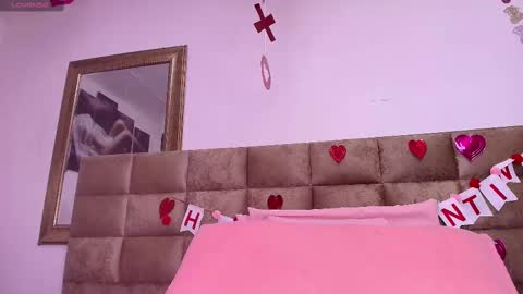 Estrella online show from February 2025 12:00:02 PM