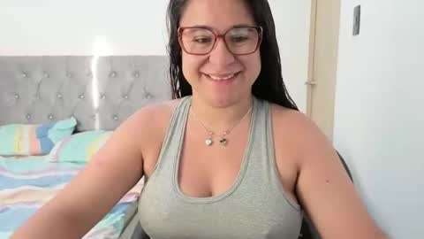 Snapshot of estrellajunior chatting on May 2026 11:40:01 AM estrellajunior online show from May 2026 11:40:01 AM
