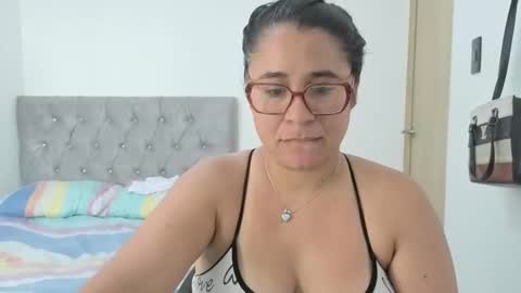 Snapshot of estrellajunior chatting on May 2026 12:44:02 PM estrellajunior online show from May 2026 12:44:02 PM