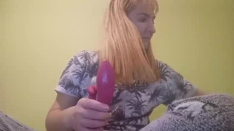 Snapshot of estrellawalters chatting on December 2024 04:51:02 PM estrellawalters online show from December 2024 04:51:02 PM