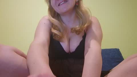 Snapshot of estrellawalters chatting on January 2025 03:52:01 PM estrellawalters online show from January 2025 03:52:01 PM