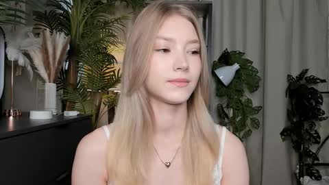 Natalie online show from September 2025 05:42:01 AM