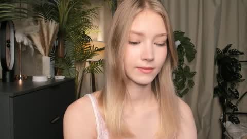 Natalie online show from October 2025 05:49:02 AM