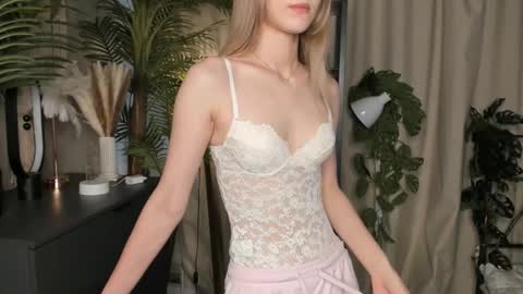 Natalie online show from October 2025 06:02:02 AM