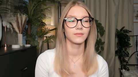 Natalie online show from October 2025 04:57:02 AM