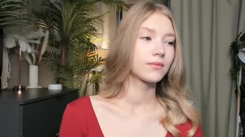 Natalie online show from October 2025 05:48:02 AM