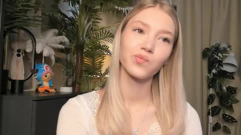 Natalie online show from February 2026 06:19:02 AM