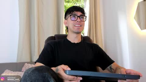 etham_wolf1 online show from May 2026 05:34:02 PM