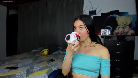 Snapshot of ethan_chloee chatting on February 2025 03:15:01 AM  Chloe  Ethan  online show from February 2025 03:15:01 AM