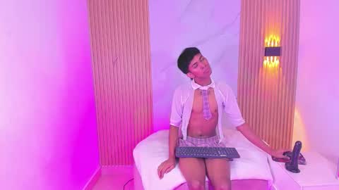 ethan_thouse online show from October 2025 07:20:01 PM