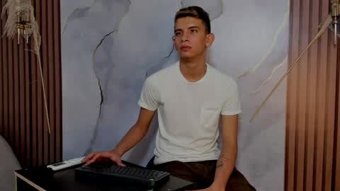 ethanhot_os online show from April 2026 11:43:02 PM
