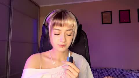 Emily online show from November 2025 05:06:02 AM