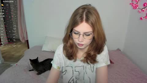 Veronica Tiia Lilith left to right online show from June 2026 05:58:02 PM