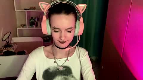 Snapshot of eunabiddlecome chatting on May 2026 05:35:02 AM Kate online show from May 2026 05:35:02 AM