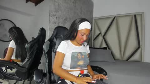 euphoria_06 online show from December 2025 04:00:02 AM