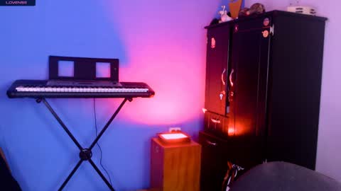 Iris Smile  independent model online show from April 2026 05:47:01 PM