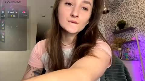 Eva  online show from October 2025 09:44:01 PM