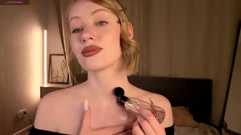 eva hamilton online show from May 2026 01:00:02 AM