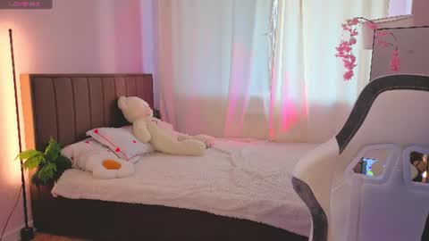 eva hamilton online show from July 2026 12:24:01 AM