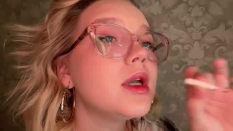 eva_kittenn online show from October 2025 06:42:02 PM