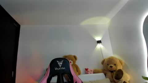 Snapshot of eva_lee18 chatting on June 2026 04:28:02 AM Eva online show from June 2026 04:28:02 AM