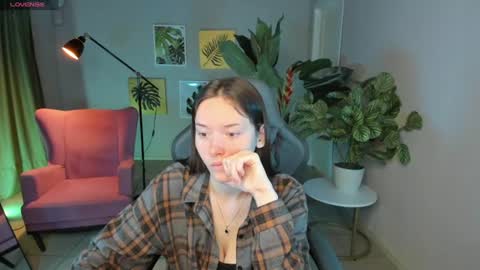 Snapshot of eva_leeee chatting on June 2026 05:03:02 AM Eva online show from June 2026 05:03:02 AM