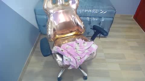 eva_smit_t online show from February 2026 06:40:02 AM