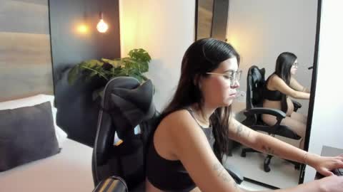 Snapshot of eva_swan_ chatting on May 2026 12:35:02 PM E V A online show from May 2026 12:35:02 PM