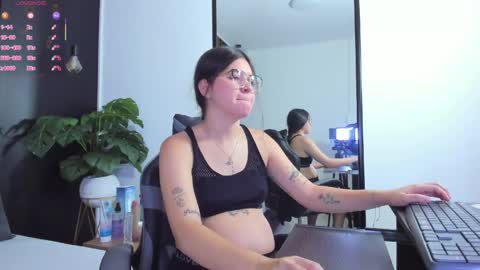 Snapshot of eva_swan_ chatting on May 2026 12:53:02 PM E V A online show from May 2026 12:53:02 PM