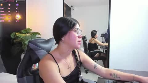 Snapshot of eva_swan_ chatting on May 2026 12:46:02 PM E V A online show from May 2026 12:46:02 PM