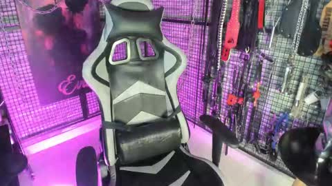 EVA INDEPENDENT MODEL online show from October 2025 12:49:02 AM