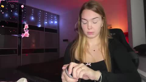 evacarter1 online show from November 2025 12:33:02 PM