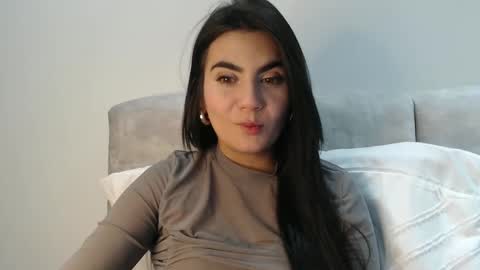 evacollins12 online show from October 2025 01:42:02 AM