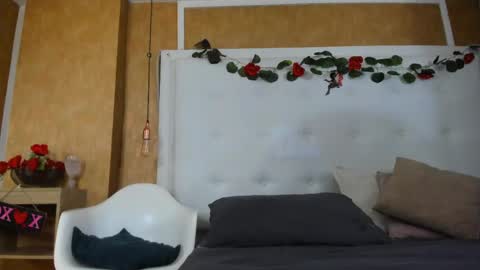 evamilf24 online show from April 2026 12:30:01 PM