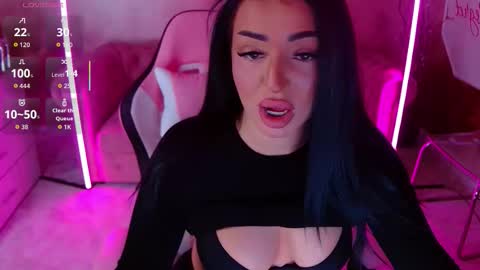 Snapshot of evanew_ chatting on October 2025 05:35:01 PM Eva online show from October 2025 05:35:01 PM