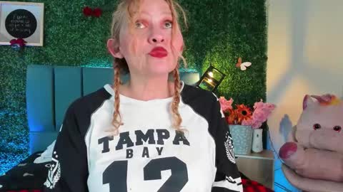 Snapshot of evangelyne_rose chatting on February 2026 07:28:01 PM Evangelyne online show from February 2026 07:28:01 PM