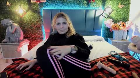  Evangelyne  online show from March 2026 02:04:02 AM