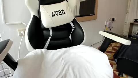 Evan online show from March 2025 06:33:02 PM