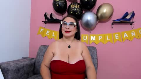 evapalmer_1 online show from October 2025 08:38:01 AM