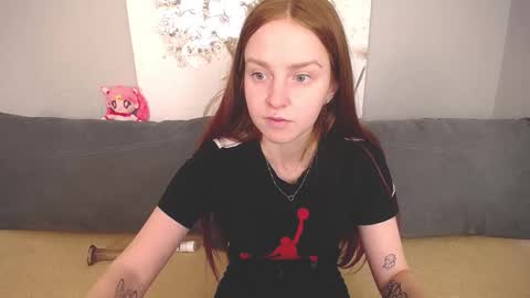 Snapshot of evarey_ chatting on October 2025 04:19:02 AM Adelina online show from October 2025 04:19:02 AM