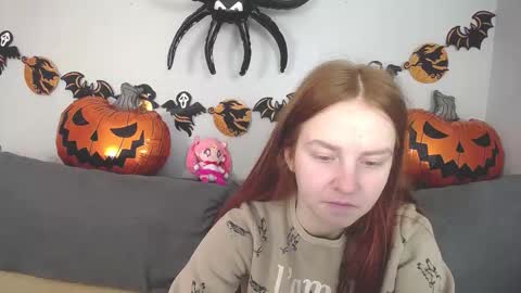 Snapshot of evarey_ chatting on November 2025 04:58:02 AM Adelina online show from November 2025 04:58:02 AM