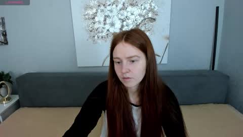 Snapshot of evarey_ chatting on November 2025 06:12:02 AM Adelina online show from November 2025 06:12:02 AM