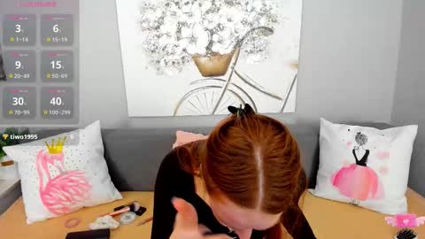 Snapshot of evarey_ chatting on December 2025 06:54:02 AM Adelina online show from December 2025 06:54:02 AM