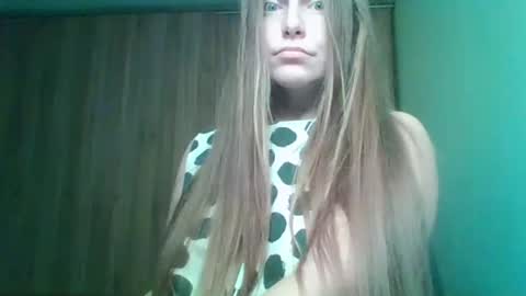 evasapples2026 online show from February 2026 06:55:02 PM