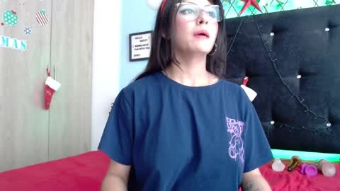 Snapshot of evatits_1 chatting on December 2024 01:00:02 PM Eva Carter online show from December 2024 01:00:02 PM