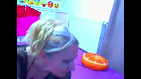 EVEANDMAX online show from November 2025 09:58:01 PM